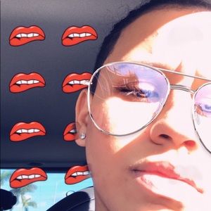 Meet your Posher, Desiree